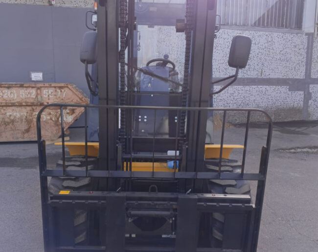 Внедорожный погрузчик CHL CPCD25-W4Y4G3 4WD
