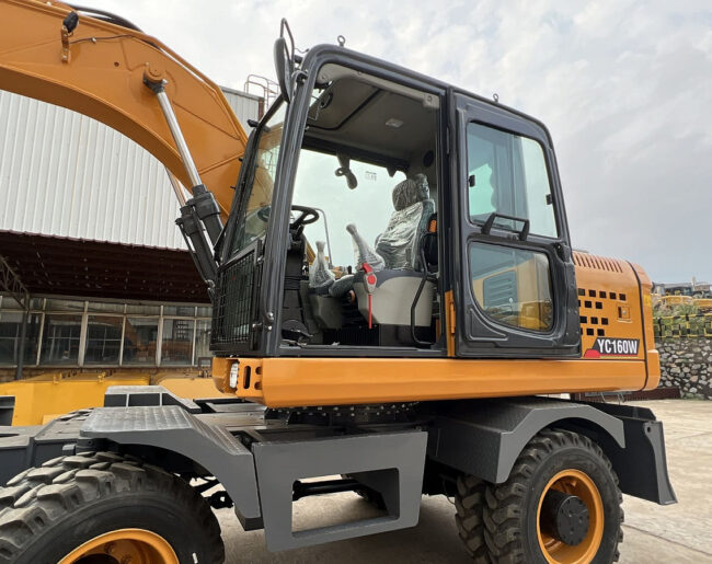 Экскаватор колесный Yuchai YC 160W
