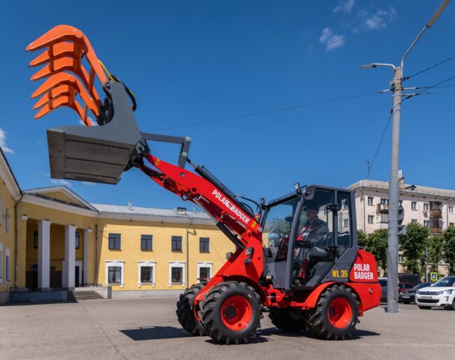 Мини-погрузчик «POLAR BADGER» WL35