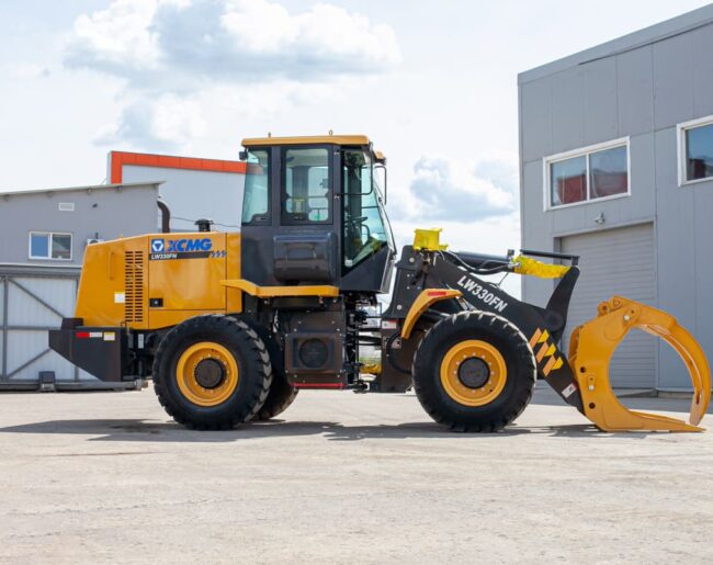 Фронтальный погрузчик XCMG LW330RU