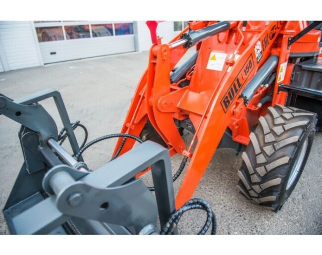 Фронтальный погрузчик Bull SL150