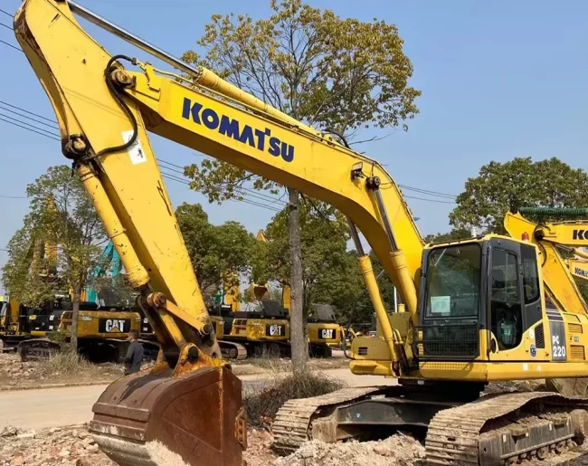 Гусеничный экскаватор KOMATSU PC220-8MO